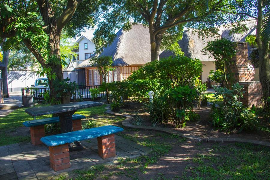 Aristo Manor Self-Catering Accommodation Richards Bay Bagian luar foto