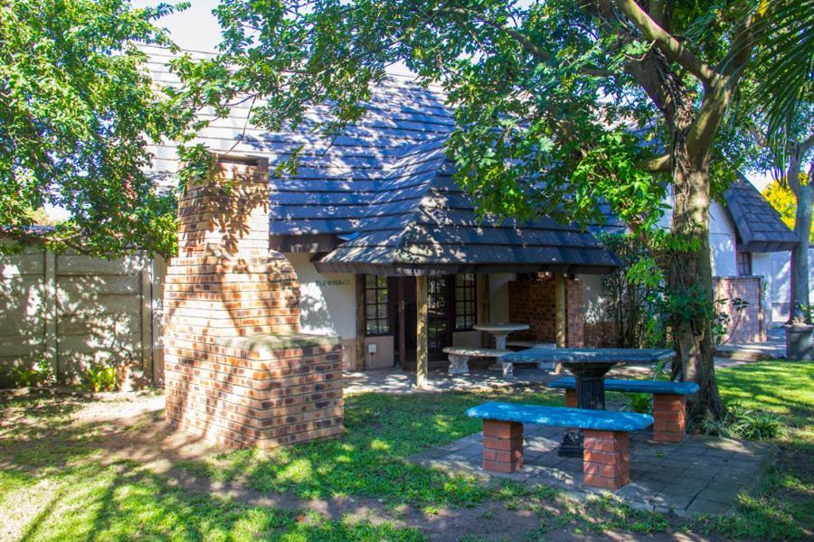 Aristo Manor Self-Catering Accommodation Richards Bay Bagian luar foto